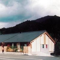 嶺北中央病院<br />
技術職員住宅